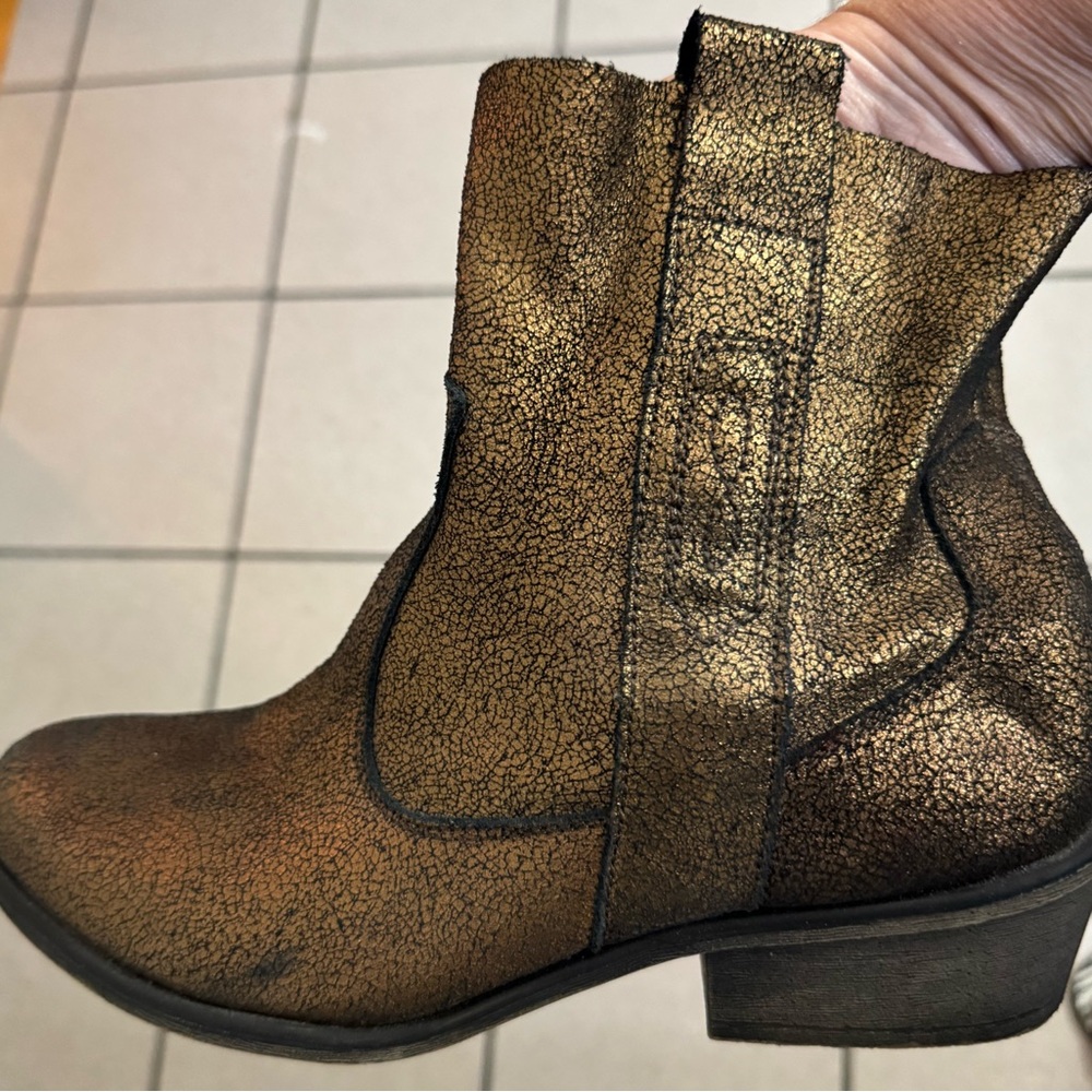 Bronze gold distressed crackling short ankle Boots by Charles David size 10 $50